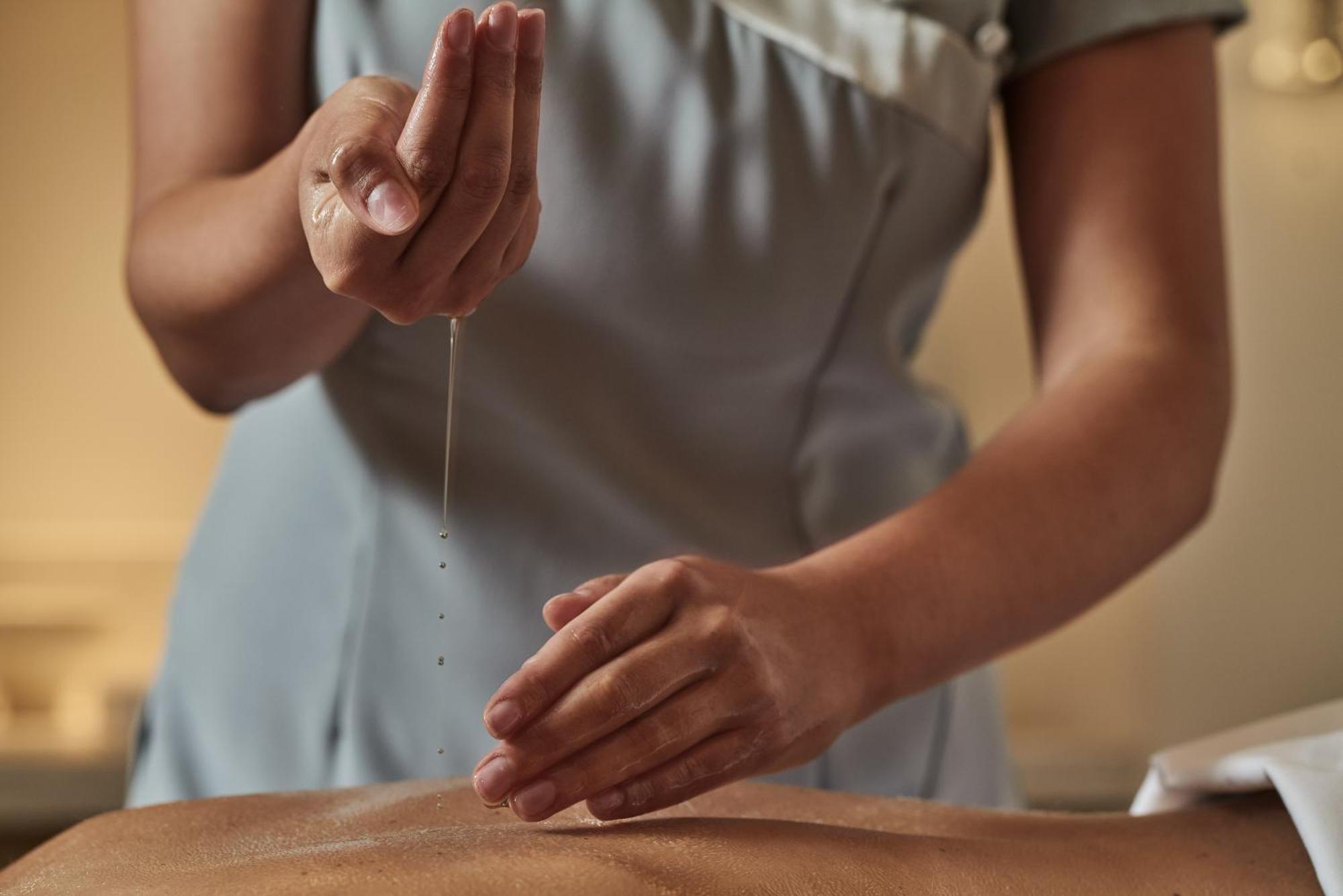 City Of Dreams Mediterranean - Integrated Resort, Casino & Entertainment Лимасол Экстерьер фото Massage with oil