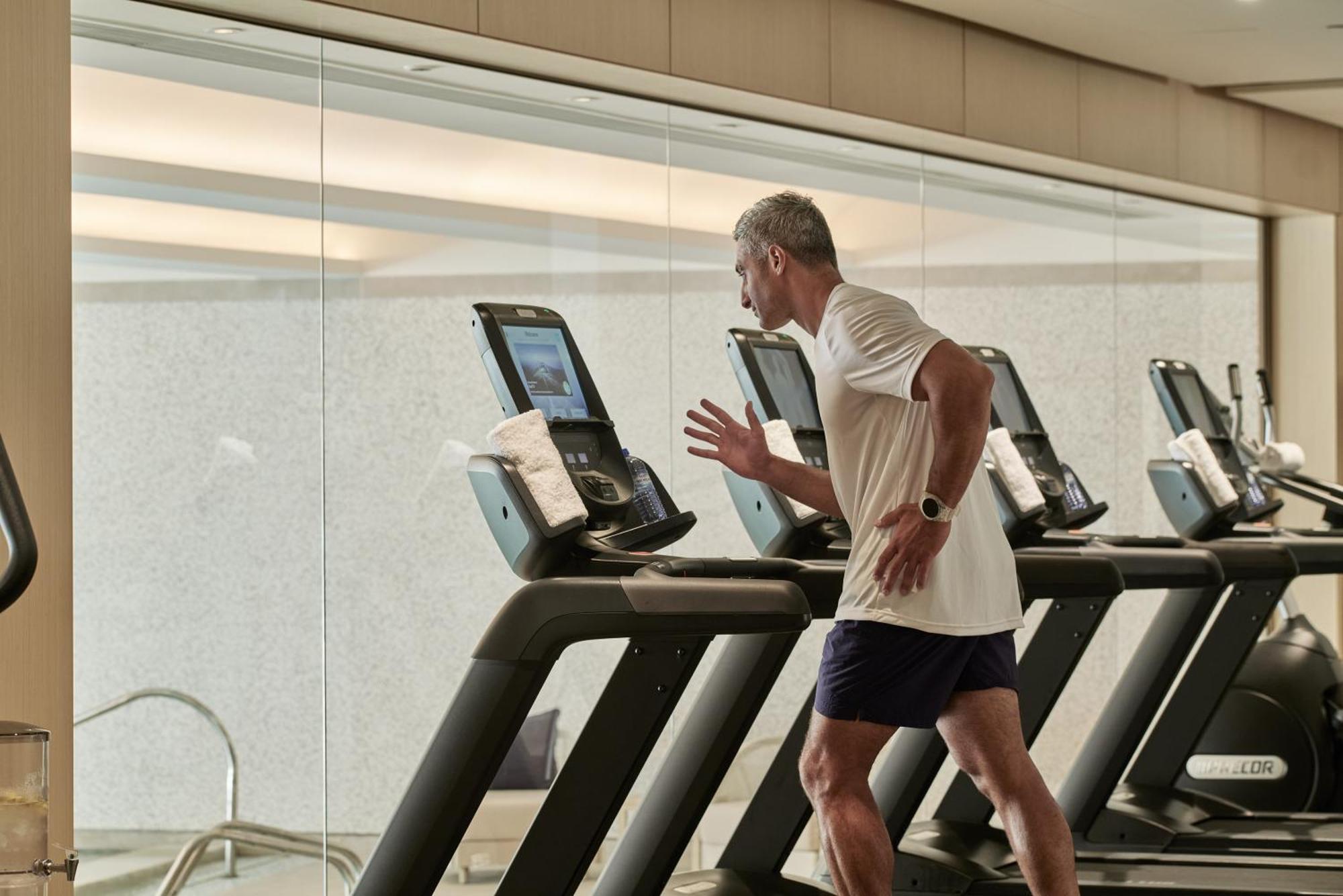 City Of Dreams Mediterranean - Integrated Resort, Casino & Entertainment Лимасол Экстерьер фото A treadmill