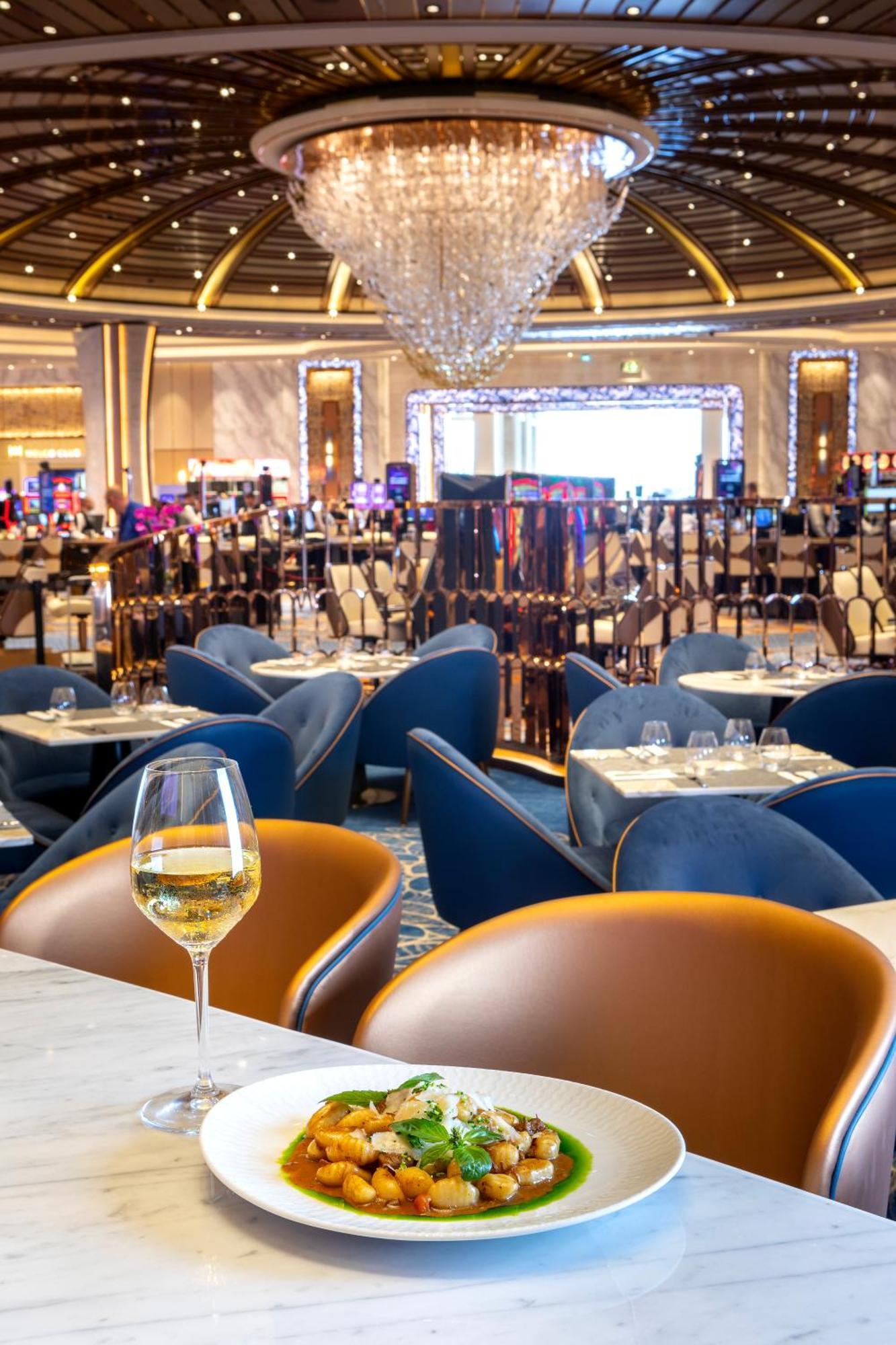 City Of Dreams Mediterranean - Integrated Resort, Casino & Entertainment Лимасол Экстерьер фото The interior of the restaurant