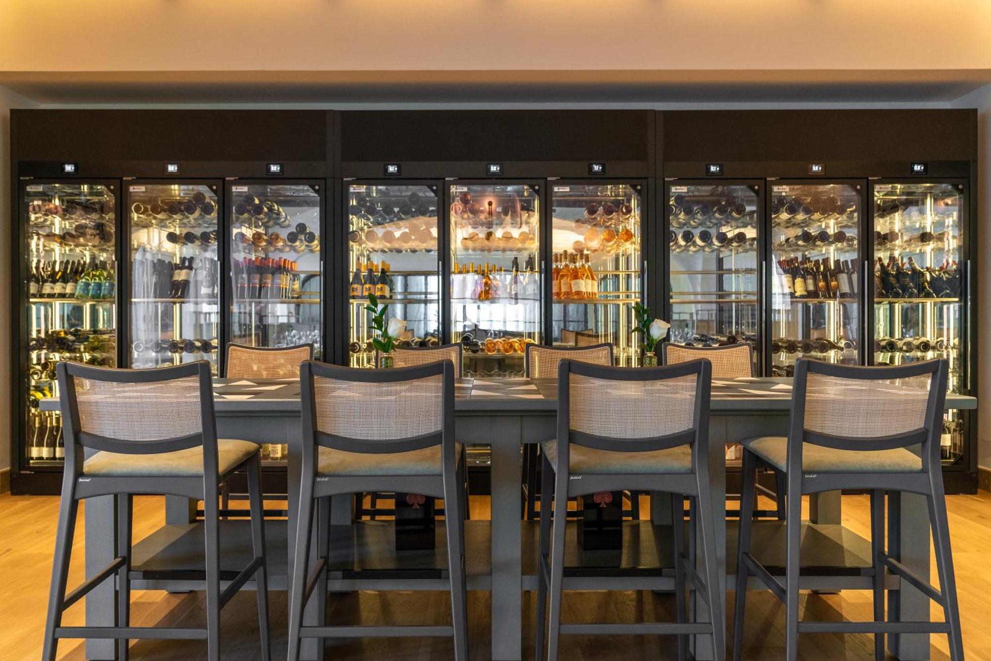 City Of Dreams Mediterranean - Integrated Resort, Casino & Entertainment Лимасол Экстерьер фото The bar at the restaurant