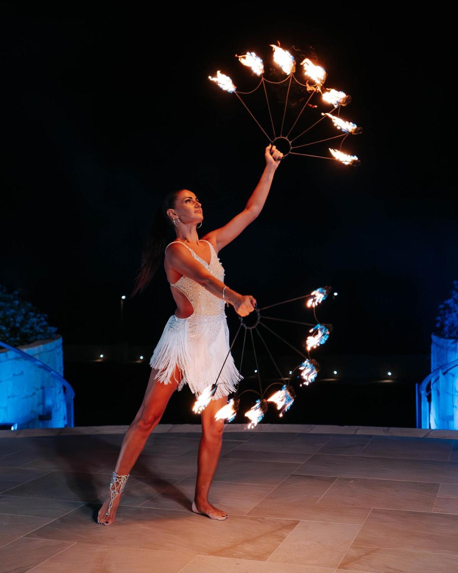 City Of Dreams Mediterranean - Integrated Resort, Casino & Entertainment Лимасол Экстерьер фото A woman performing with a fire fan