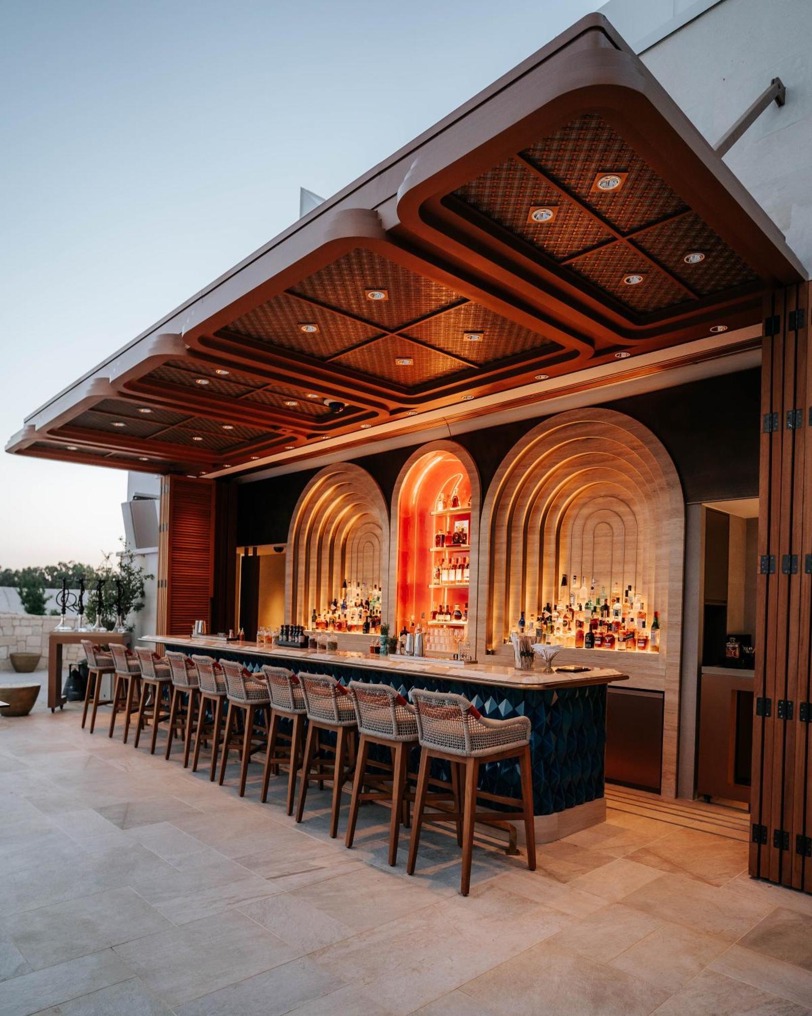 City Of Dreams Mediterranean - Integrated Resort, Casino & Entertainment Лимасол Экстерьер фото The rooftop bar at the hotel