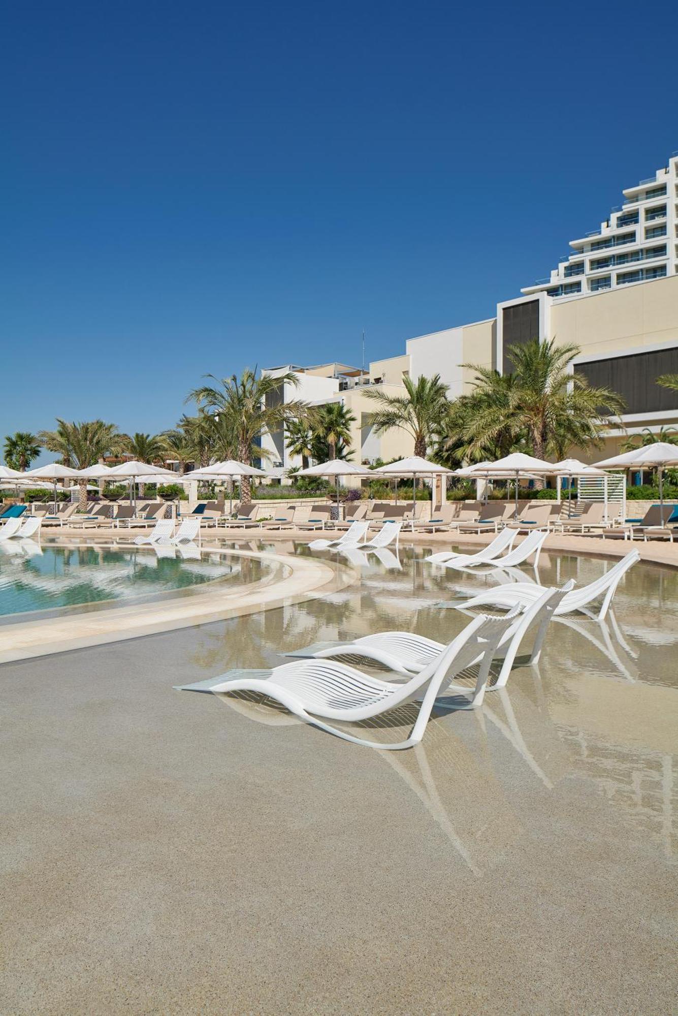 City Of Dreams Mediterranean - Integrated Resort, Casino & Entertainment Лимасол Экстерьер фото The swimming pool at the hotel